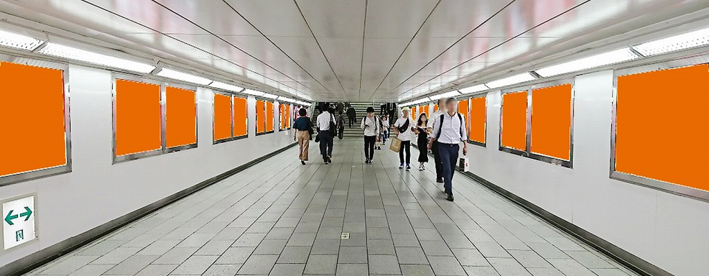 新宿アドストリートの商品写真です。新宿駅の京王線とJR線をつなぐ連絡通路のセットポスターです。